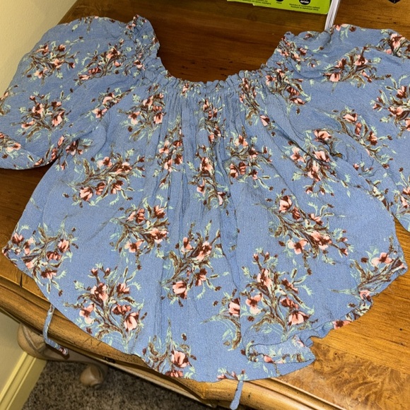 Clothing - Picture 5 of 7